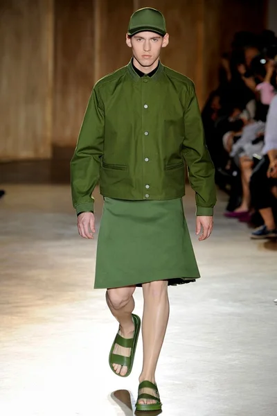 Look 19